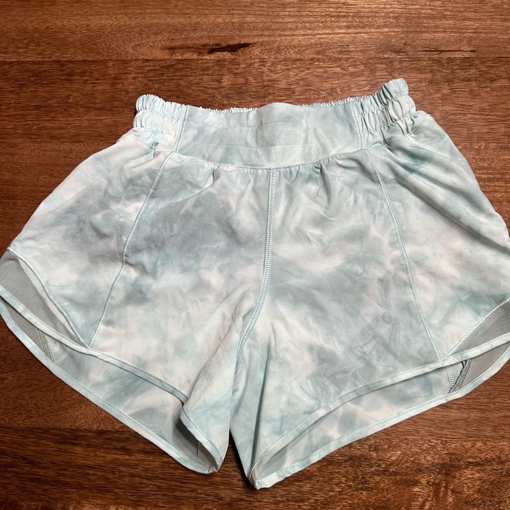 Lululemon 4 inch hotty hots